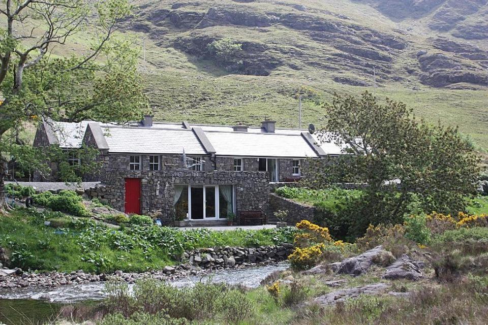 Delphi Lodge Cottages Leenaun Exterior photo